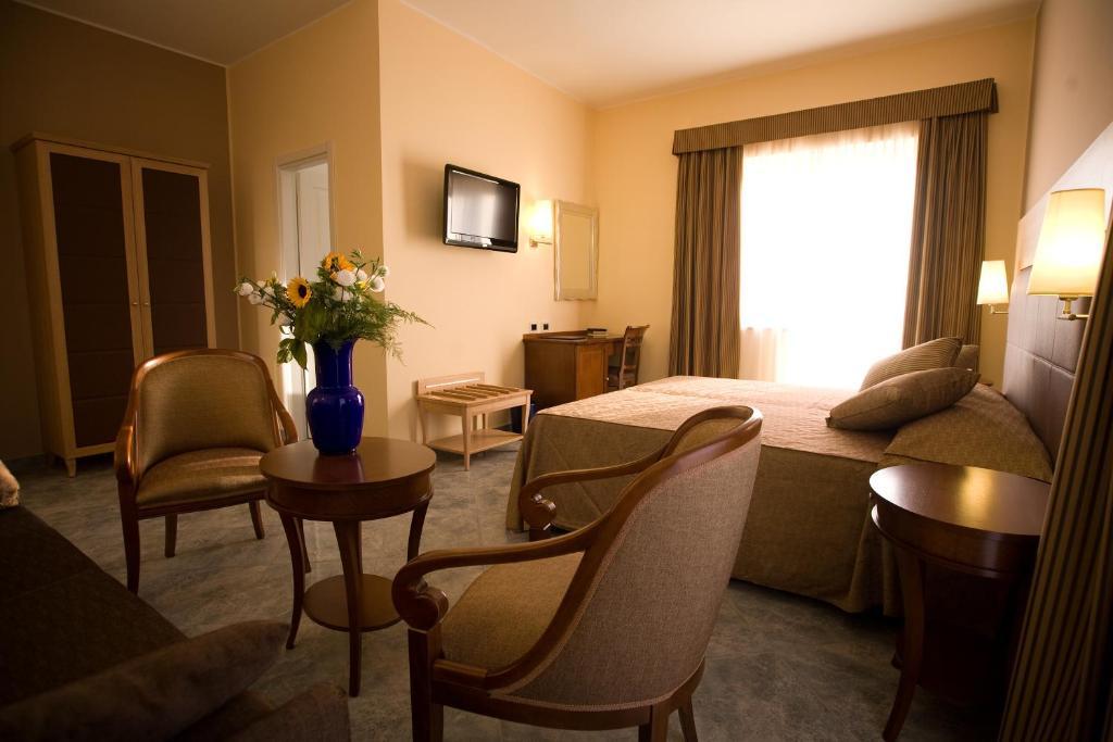 Hotel Villa Tirreno Tarquinia Phòng bức ảnh
